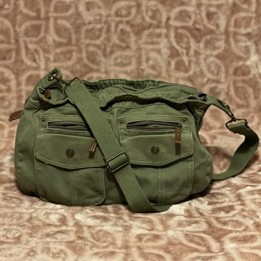 Target M/L, Army Green Messenger Bag